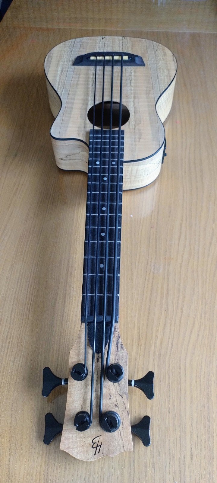 Harley Benton bass ukelele, Muziek en Instrumenten, Snaarinstrumenten | Gitaren | Bas, Zo goed als nieuw, Ophalen