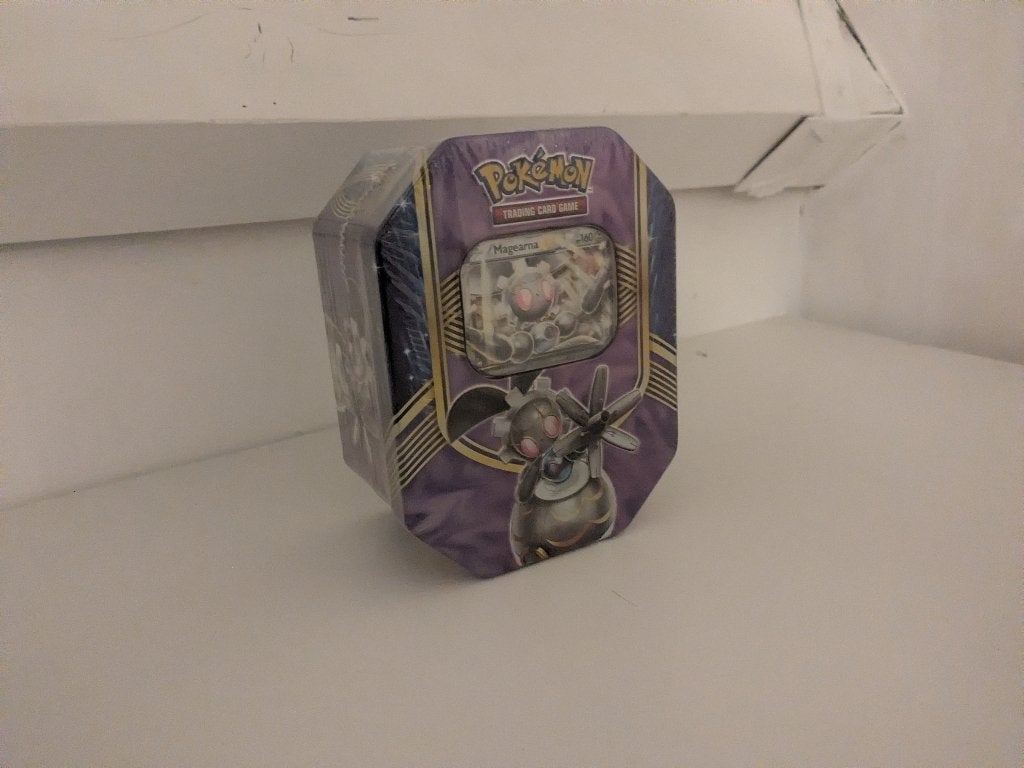 10 jaar oude Magearna EX Tin | Pokémon TCG, Verzenden, Zo goed als nieuw