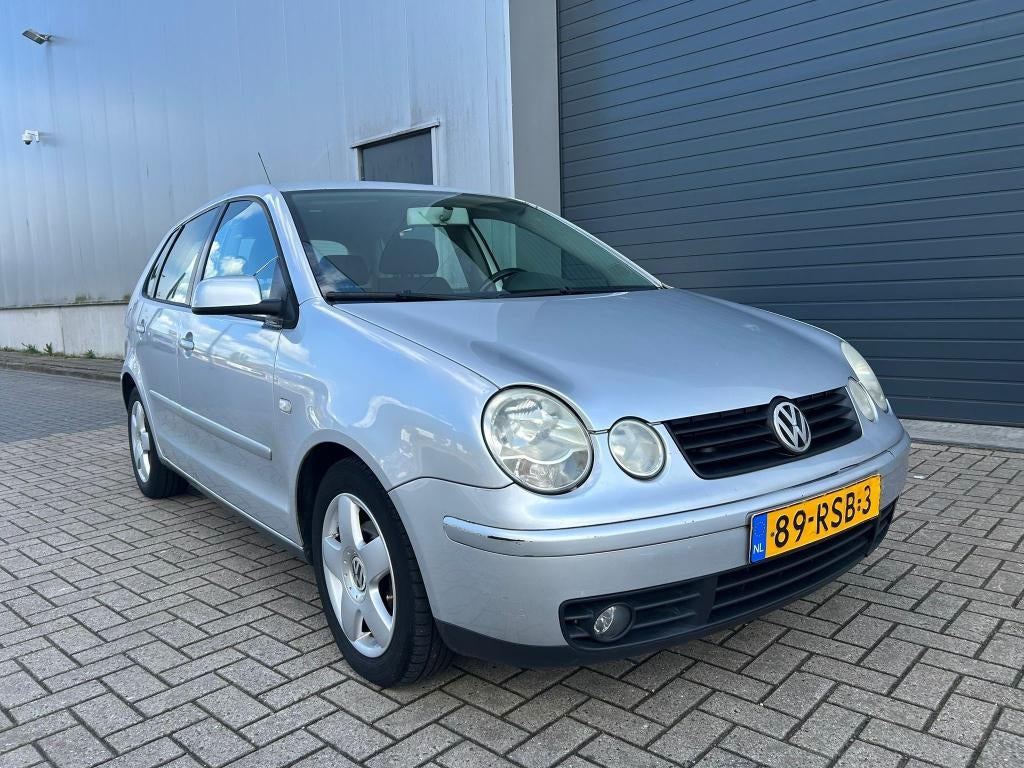 Volkswagen Polo 1.4 63KW FSI 2003 Grijs, Auto's, Voorwielaandrijving, 40 €/maand, 4 cilinders, Handgeschakeld