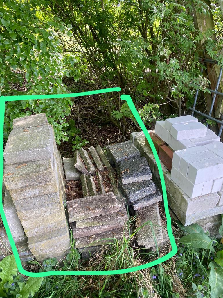 Gratis stenen/ tegels, Ophalen, Zo goed als nieuw, Beton, Terrastegels