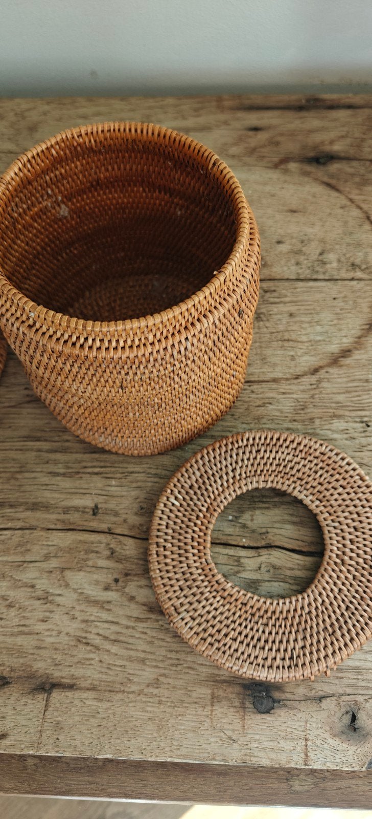 Rotan mandje met deksel - Handgemaakt, Gevlochten, Mand, Rond, Ophalen of Verzenden