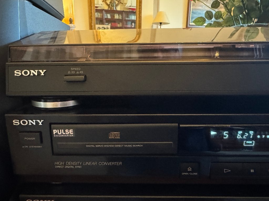 Foto 3 van Sony Stereo Set Draaitafel Tuner Versterker CD Boxen ‘90