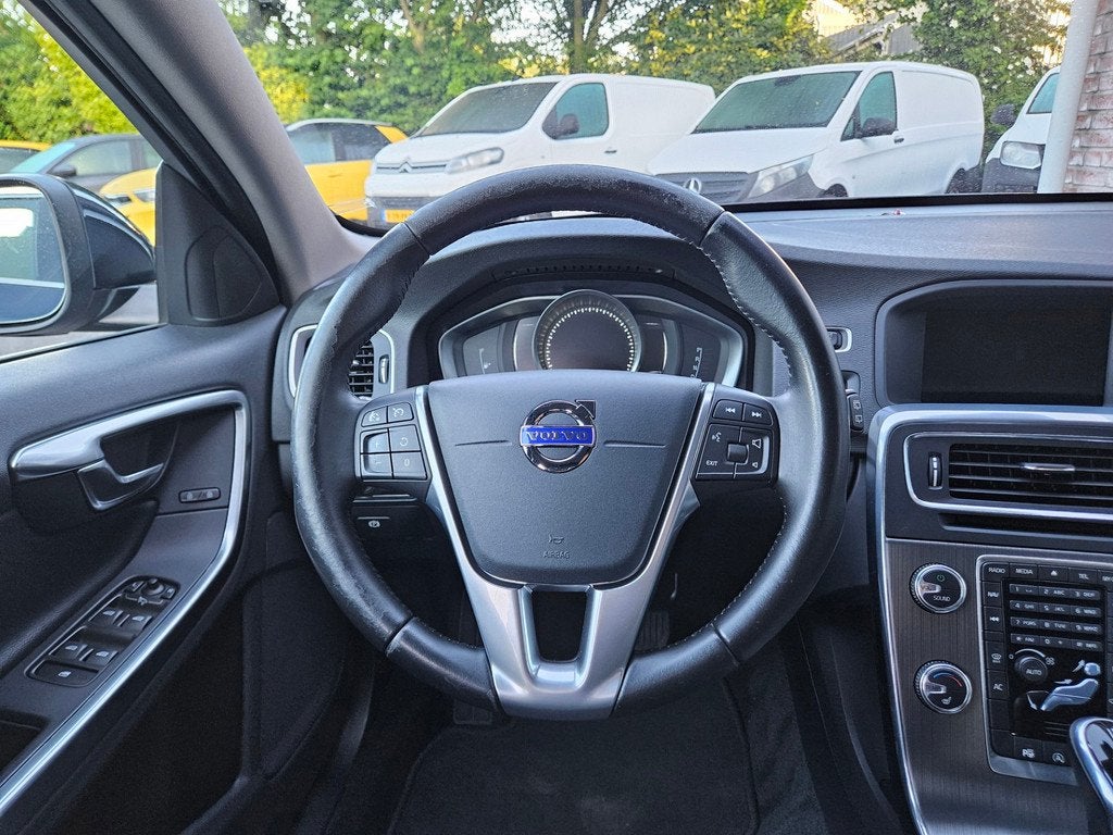 Volvo V60 1.5 T2 Nordic+ Automaat! Trekhaak! Xenon! NAP! PDC, Euro 6, 4 cilinders, Blauw, Leder en Stof