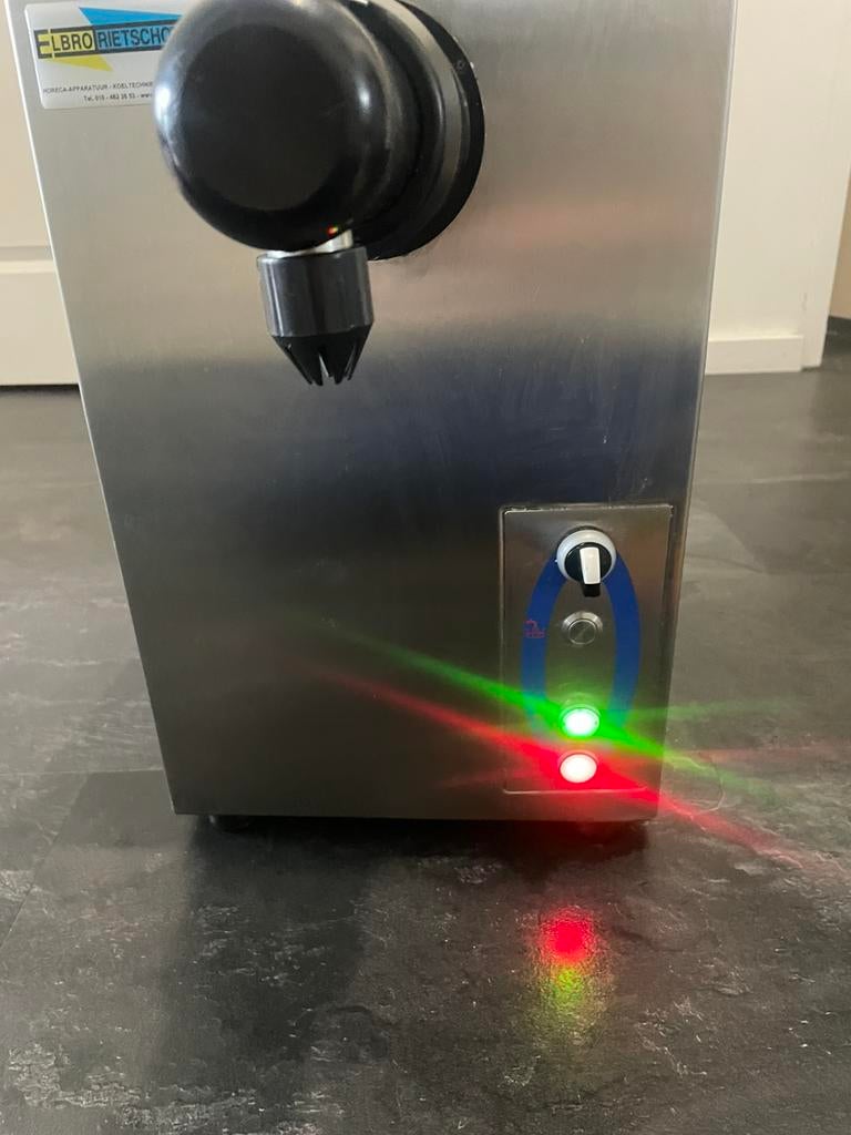Sanomat slagroommachine 5 liter weinig gebroken, Zakelijke goederen, Horeca | Keukenapparatuur, Ophalen of Verzenden, Koelen en Vriezen