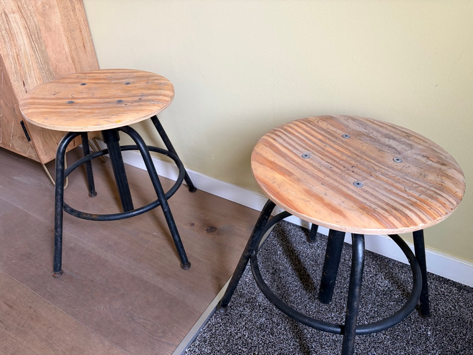 2x IKEA KULLABERG krukken - opknapproject, Huis en Inrichting, Krukjes, Ophalen, Gebruikt, Hout