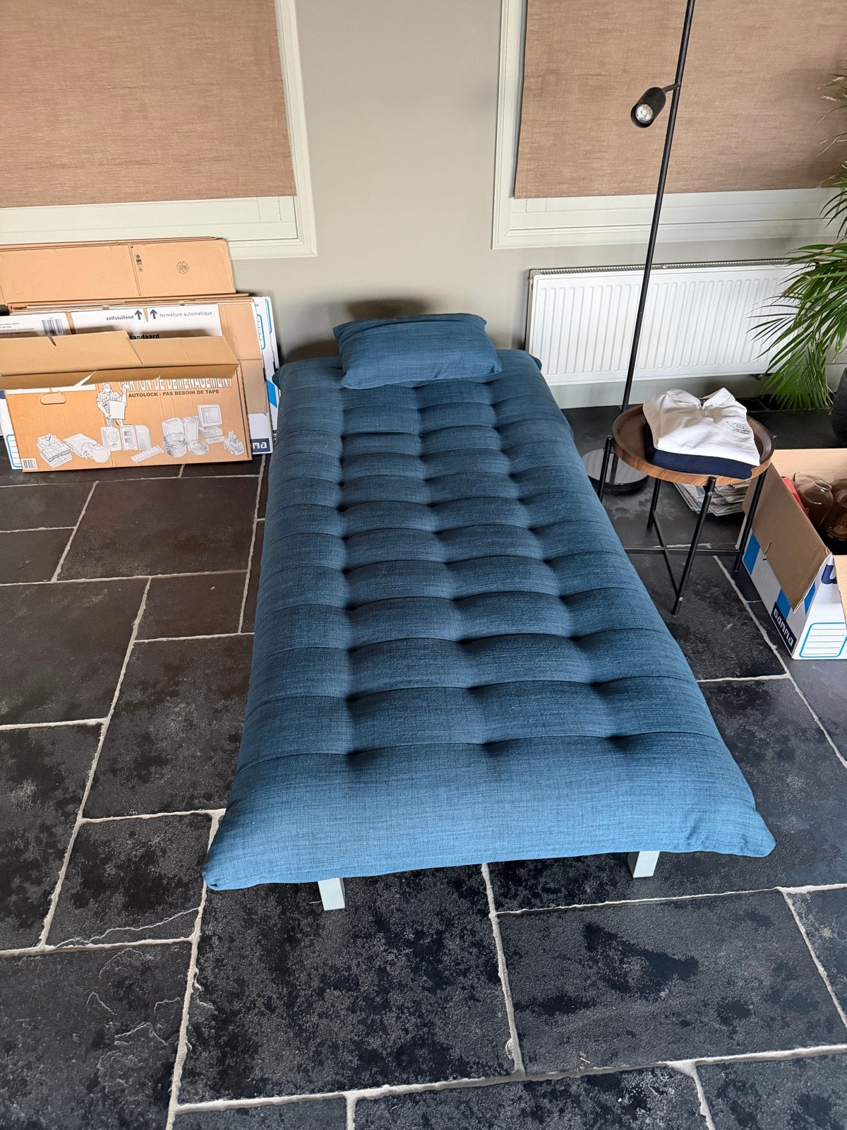 Loungebank / Logeerbed met kussen - 85x190 cm, Ophalen, Gebruikt, Eenpersoons, Blauw