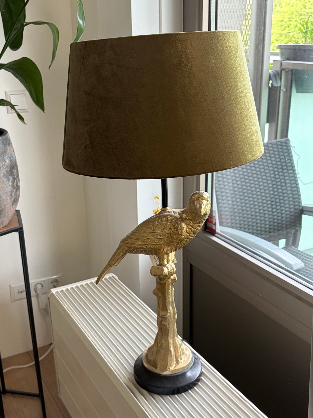 Tafellamp met gouden papagaai voet en groene kap, Goud, Overige materialen, Nieuw, Sfeerlamp