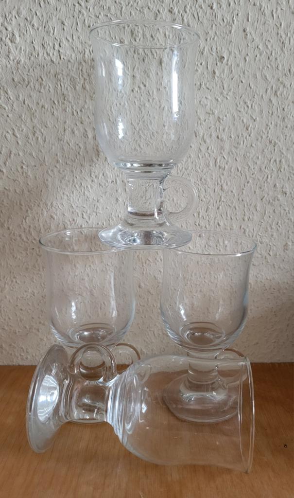 4 irish coffee glazen voor €5,-., Verzamelen, Glas en Borrelglaasjes, Ophalen of Verzenden, Zo goed als nieuw, Borrel- of Shotglas