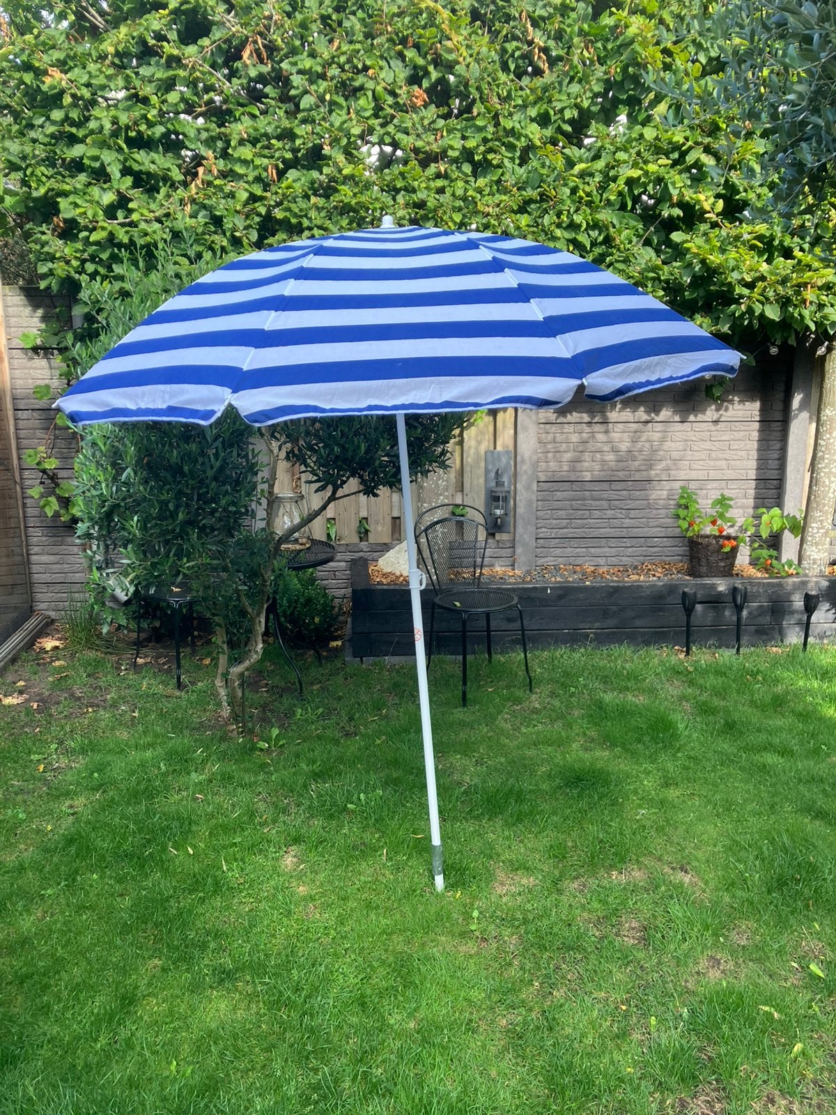 Parasol diameter 180cm blauw-wit met knikstand, Ophalen, Zo goed als nieuw