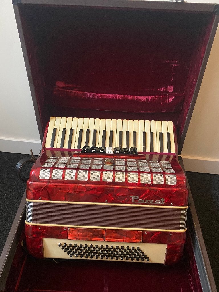 Parrot 80 bas accordeon +koffer en riemen, Muziek en Instrumenten, Accordeons, Gebruikt, 80-bas, Met koffer, Toetsaccordeon