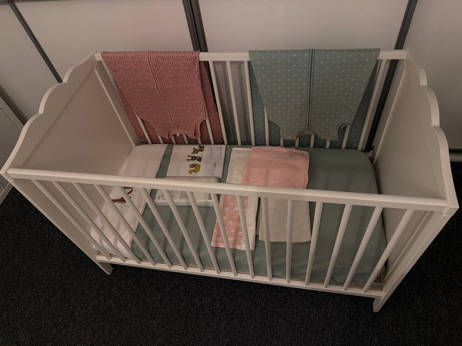 Babybedje met matras en beddengoed, Huis en Inrichting, Ophalen, Wit, 190 cm of minder, Zo goed als nieuw