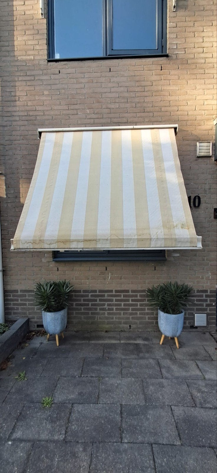 Uitvalscherm - Geel/Wit gestreept - Elektrisch, Ophalen, Gebruikt, Elektrisch, Minder dan 250 cm