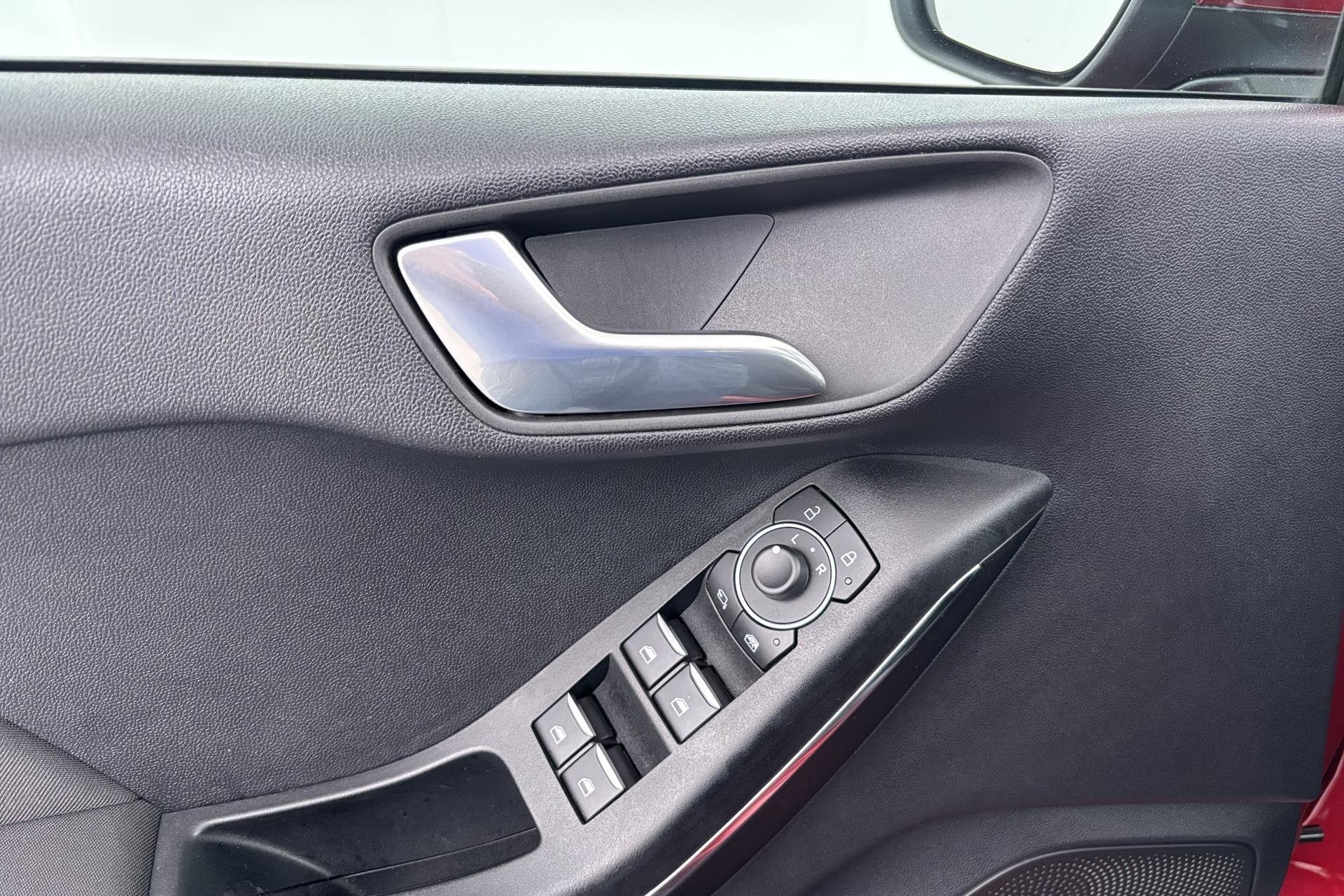 Foto 24 van Ford Fiesta 1.0 EcoBoost Titanium Nagenoeg nieuw en verrasse