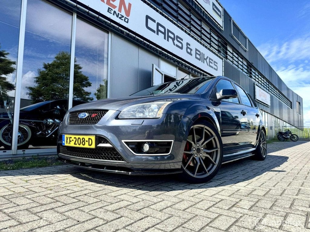 Ford Focus ST 2.5 20V leder interieur maxton pakket +300 pk, Auto's, Gebruikt, 1337 kg, 11 km/l, Handgeschakeld