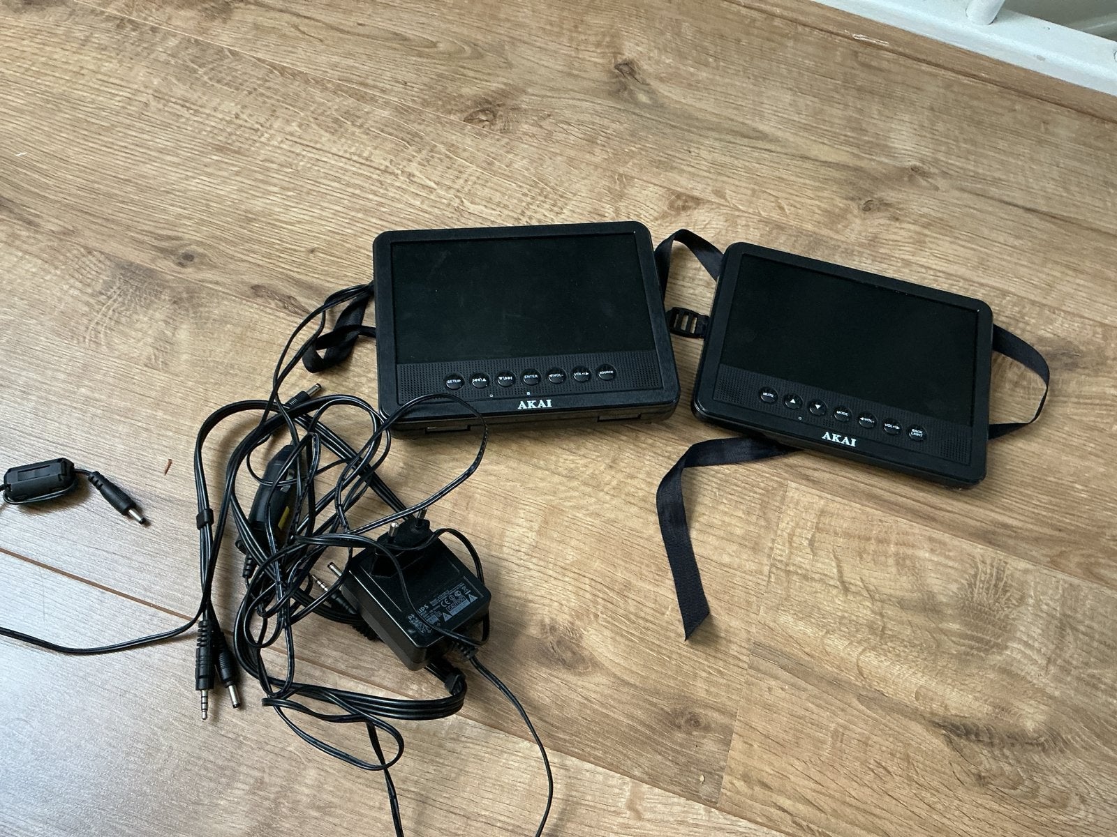 Akai TV schermpjes voor in de auto met bevestigingssysteem, Ophalen of Verzenden, Gebruikt, Minder dan 40 cm, Overige merken