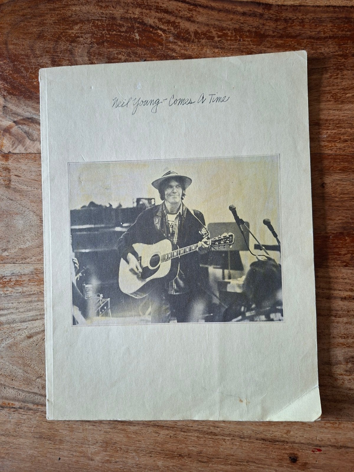 Neil Young - Comes a Time Songbook (1978), Boeken, Muziek, Gelezen, Artiest, Ophalen of Verzenden