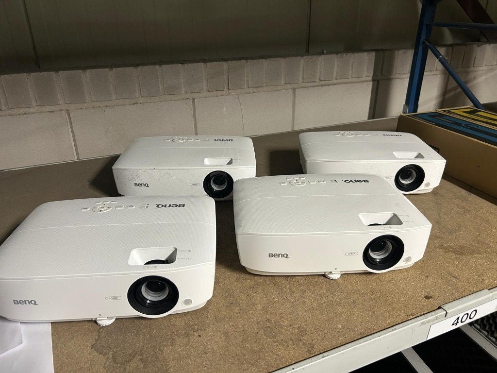 4x Benq TH534 Beamer in Flightcase - Full HD Projectoren, Ophalen, Gebruikt, DLP, Full HD (1080)