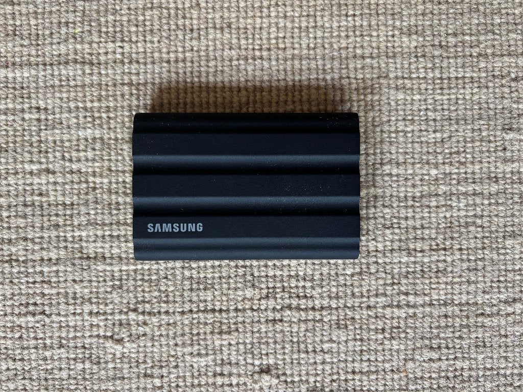 Samsung T7 Shield - 1 TB, SSD, Ophalen of Verzenden, Zo goed als nieuw, Samsung