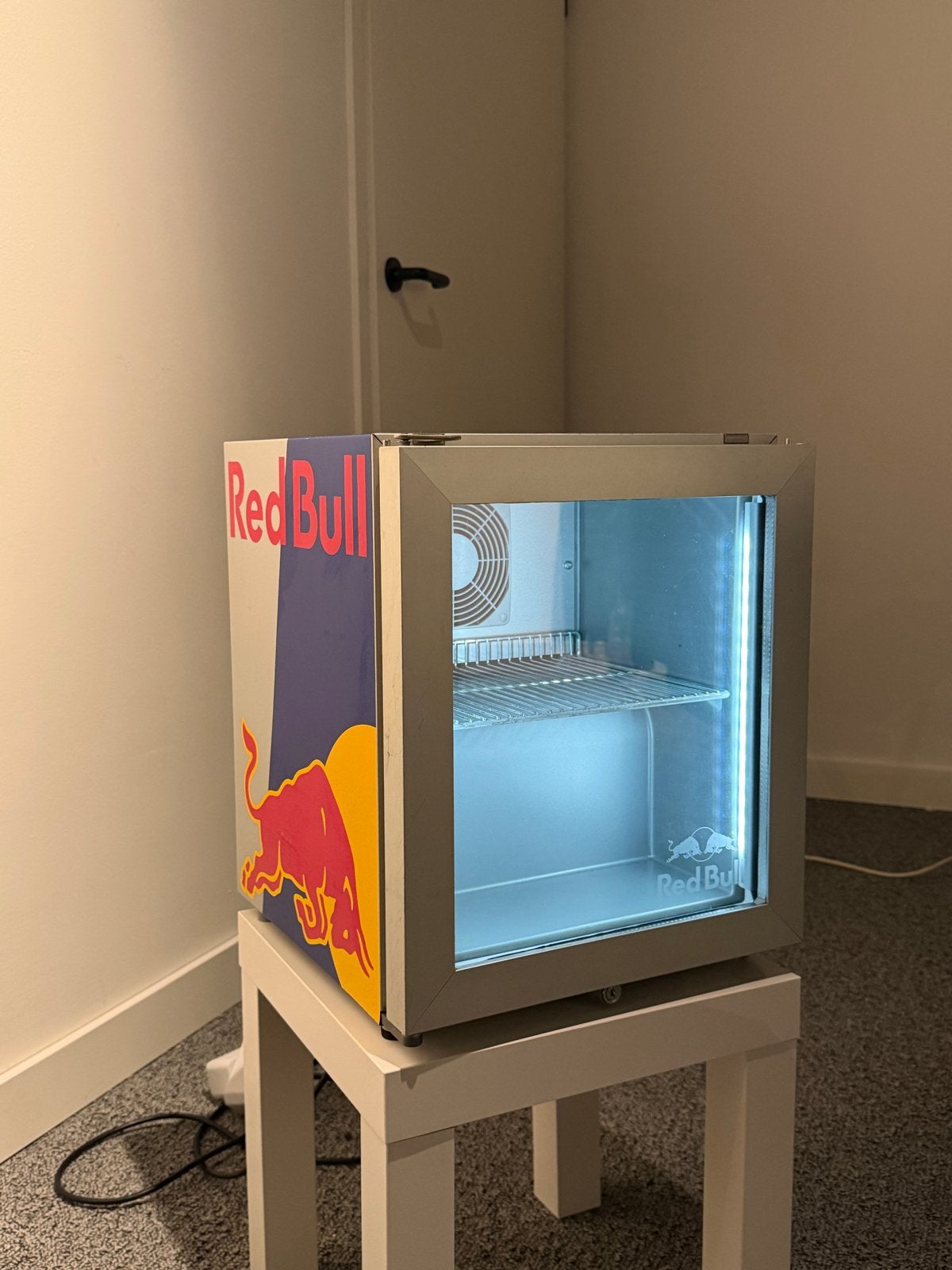 Red Bull mini koelkast, Ophalen, Zonder vriesvak, Minder dan 45 cm, Minder dan 85 cm