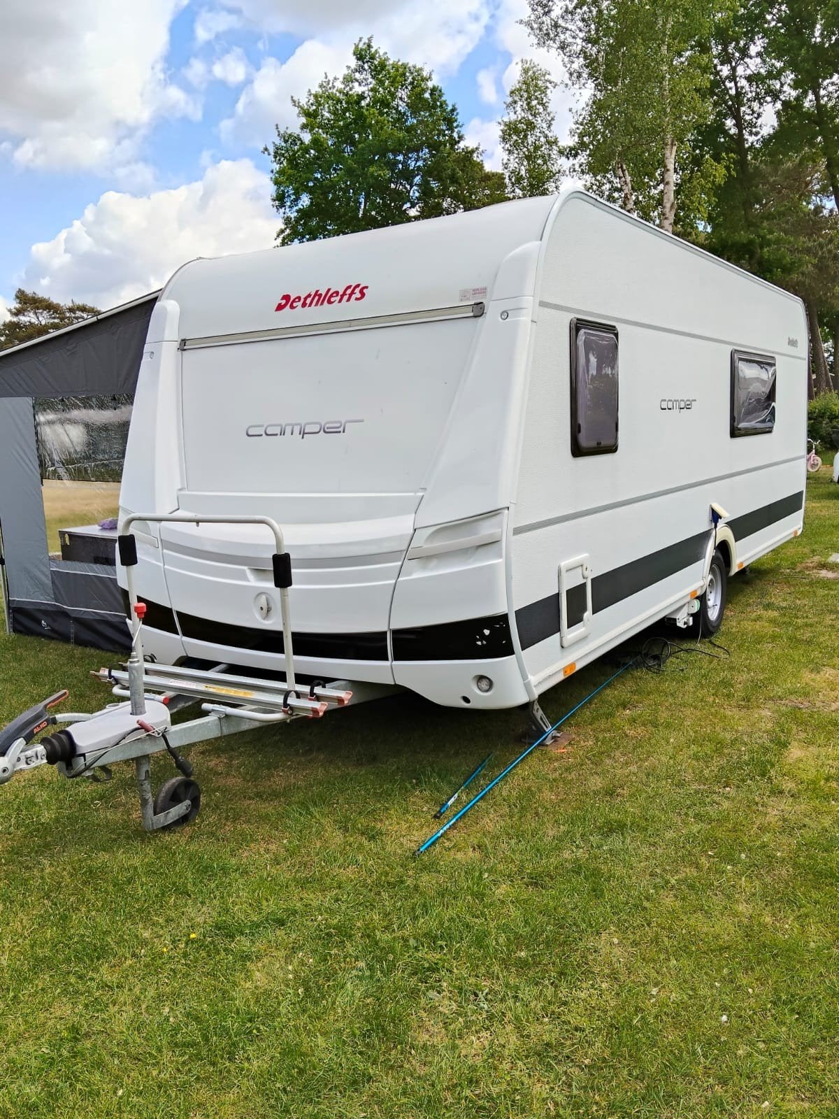 Dethleffs 530 FSK|Onyx 270 tent|3 stapelbedden| airco| mover, Caravans en Kamperen, Rondzit, Dwars-stapelbed, Kachel, Particulier