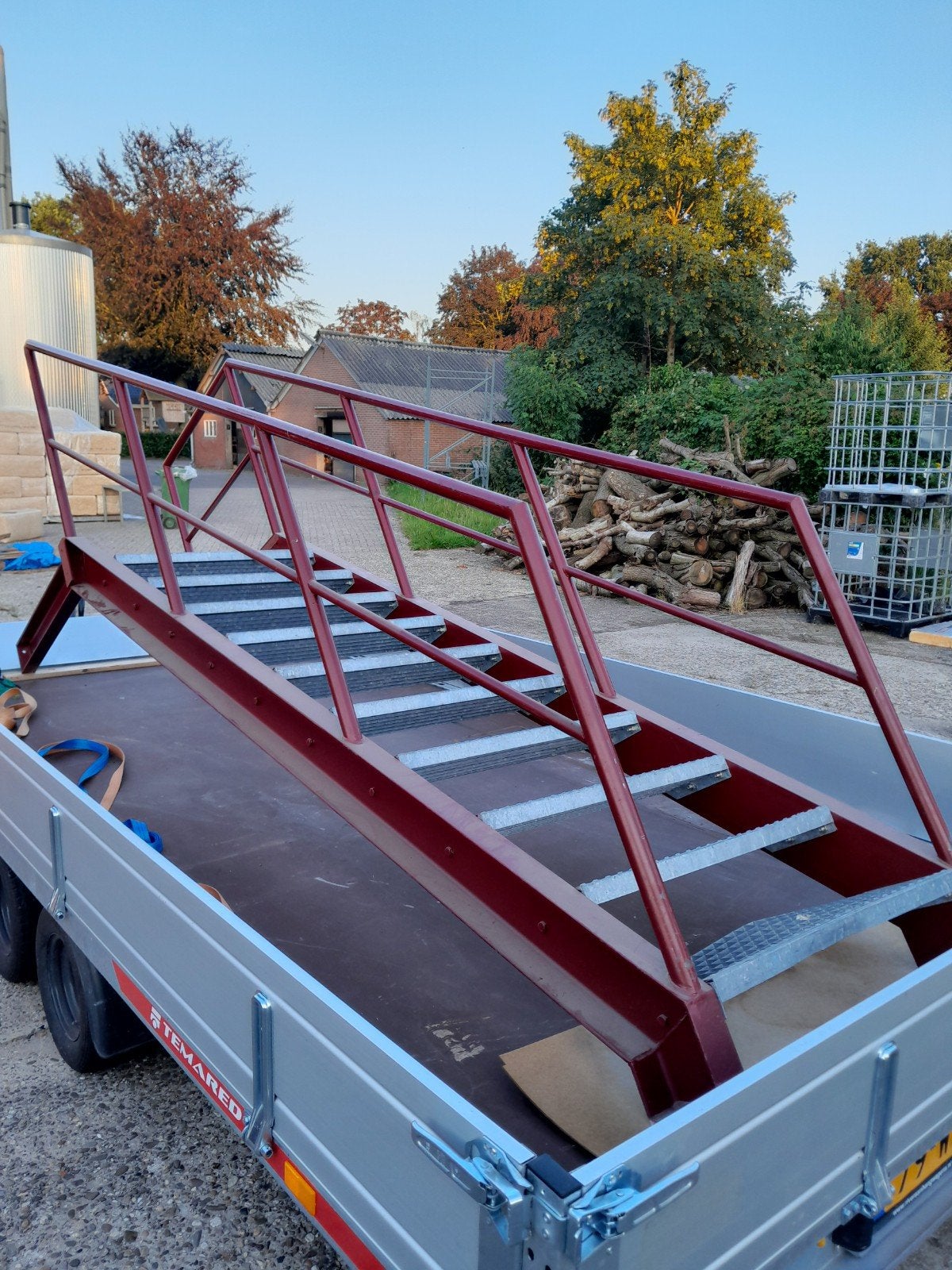 Stevige metalen trap met leuning - Zo goed als nieuw, Ophalen of Verzenden, Zo goed als nieuw, Trap, 2 tot 4 meter