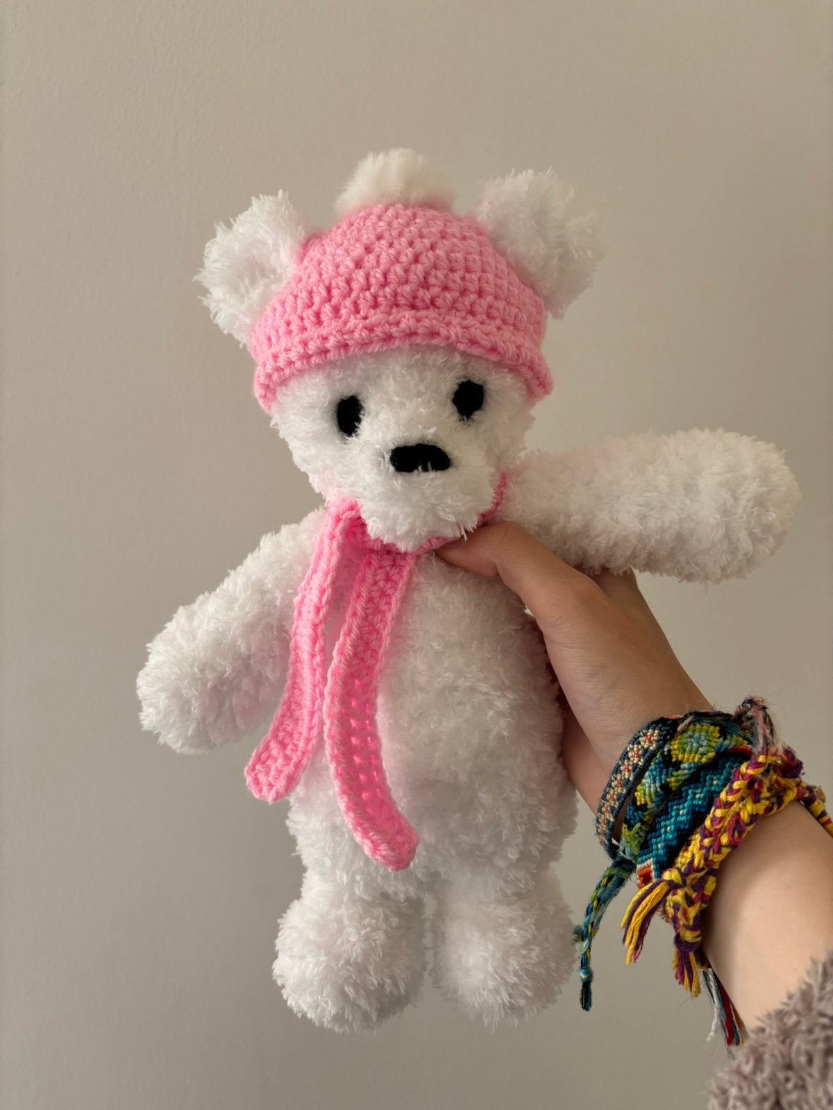 Fluffy ijsbeer met outfit knuffel, Ophalen of Verzenden, Zo goed als nieuw, Stoffen beer, Overige merken