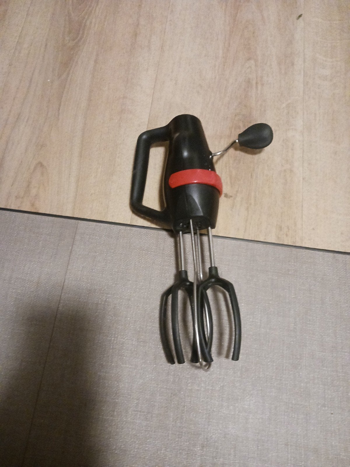 Handmixer - Zwart met Rood Accent, Minder dan 1 liter, Ophalen, Gebruikt, 1 snelheid