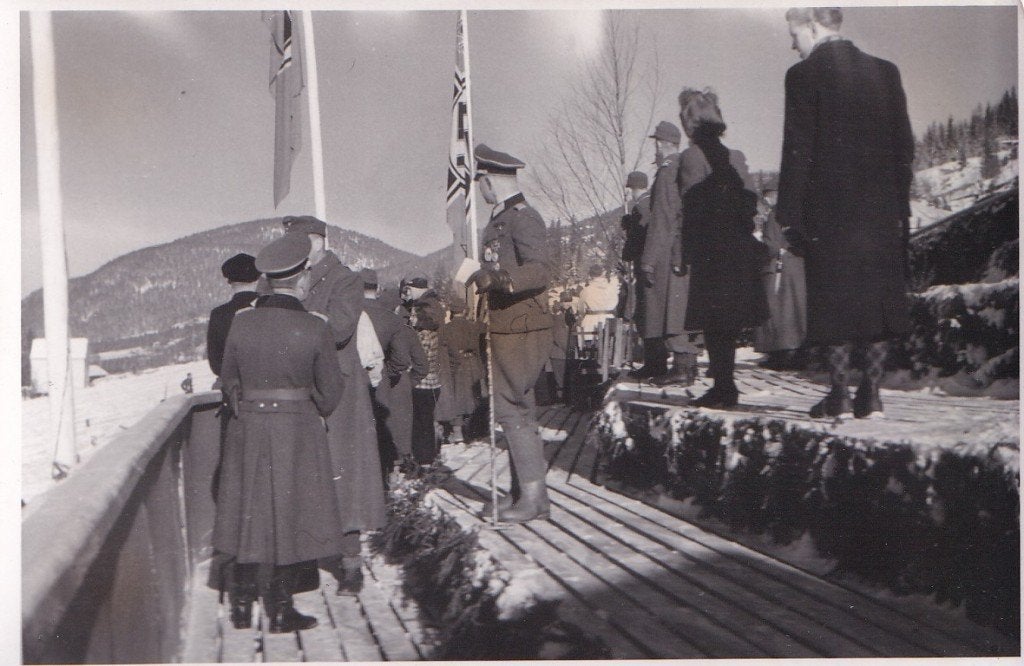 WOII Foto – Officiële Vlagceremonie (Alpen / Winter), Ophalen of Verzenden, Voor 1940, Zo goed als nieuw, Overige onderwerpen