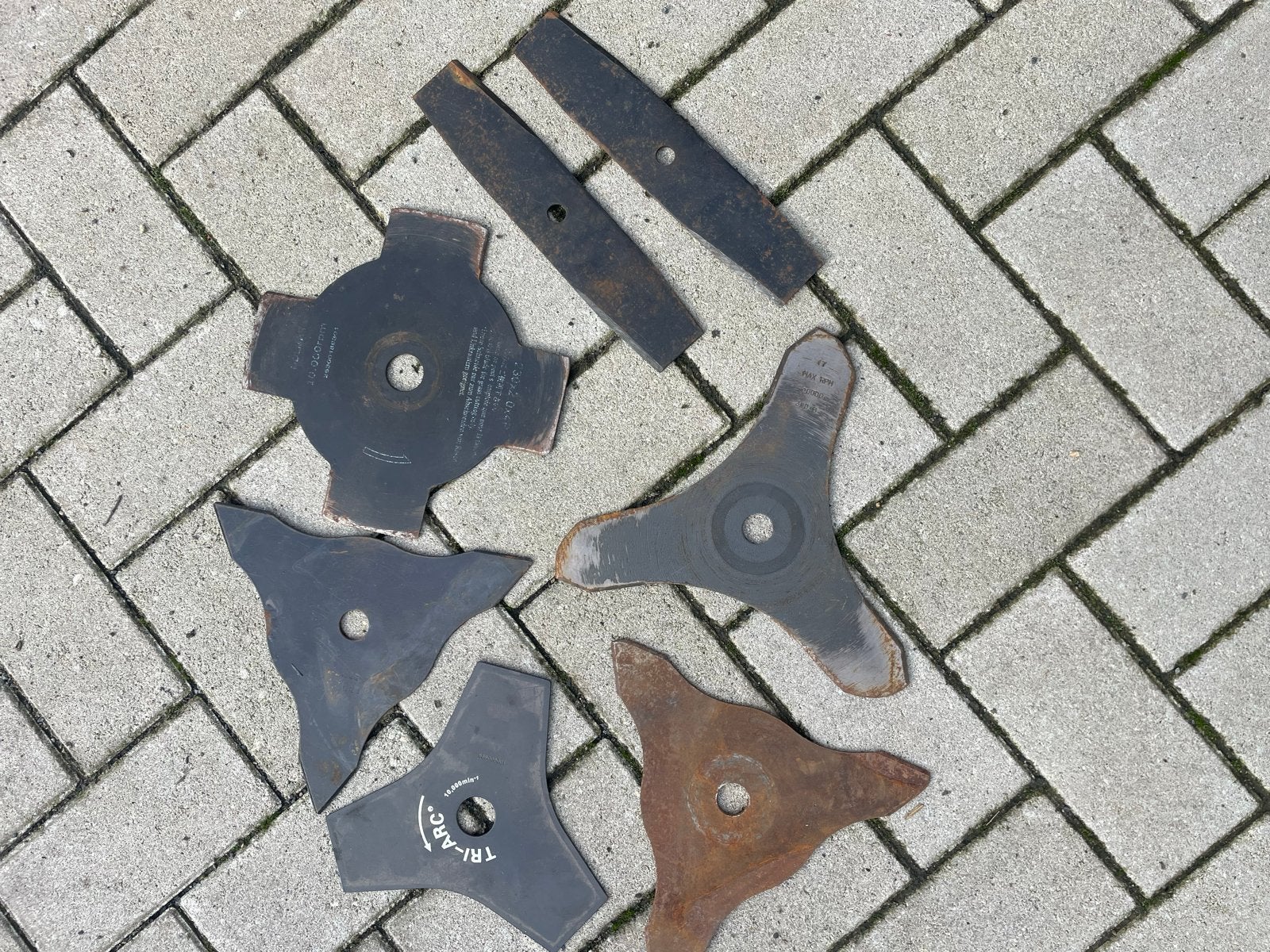 Diverse gebruikte maaibladen voor grasmaaier/bosmaaier, Ophalen of Verzenden, Gebruikt