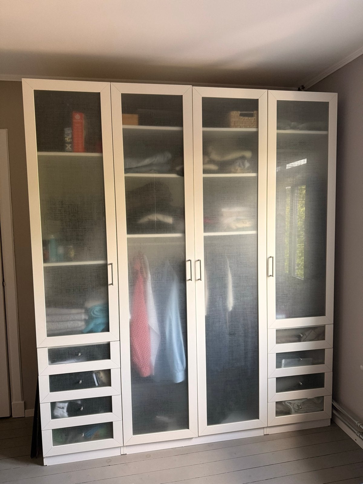 Grote kledingkast (Ikea) met glazen deuren en lades, Ophalen, Gebruikt, 200 cm of meer, Met lade(s)