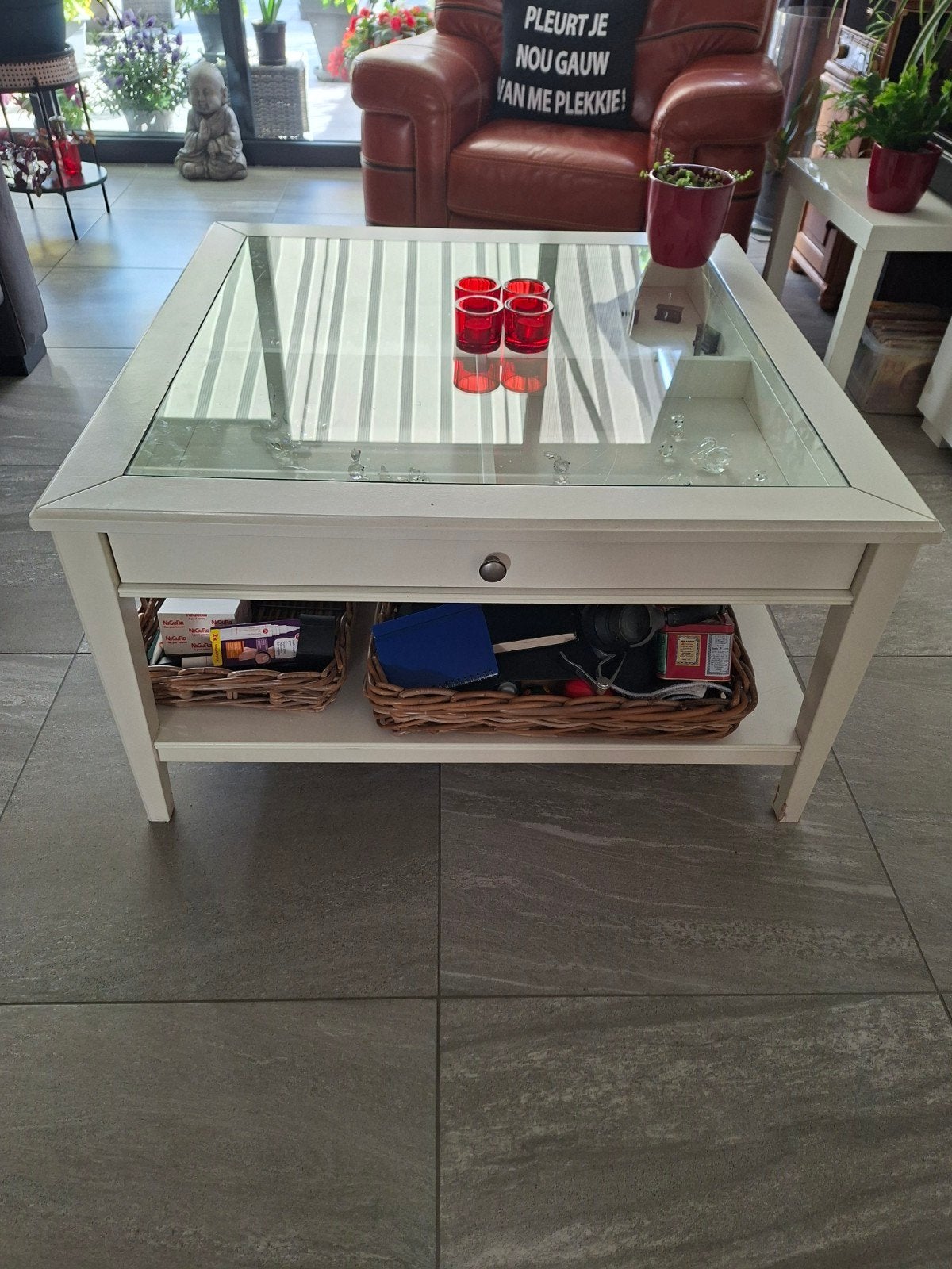 Witte salontafel met glazen blad en opbergruimte, Ophalen, 50 tot 100 cm, Modern, Scandinavisch, Vierkant