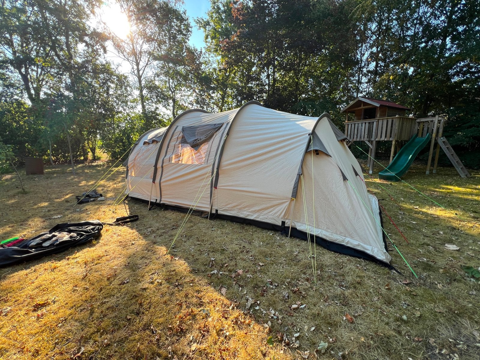 Base Camp Victoria 4 - Ruime 4-persoons tent, Ophalen of Verzenden, Gebruikt, Tot en met 4
