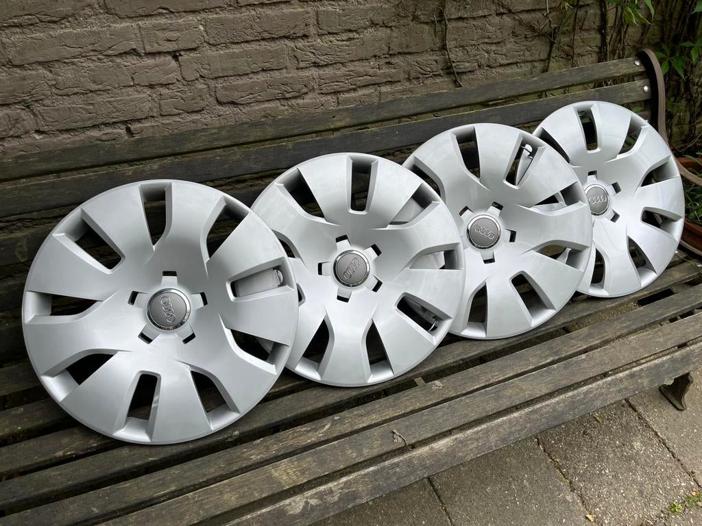 Audi 16" wieldoppen 8K0 601 147 - eindhoven, Auto diversen, Wieldoppen, Ophalen of Verzenden, Zo goed als nieuw