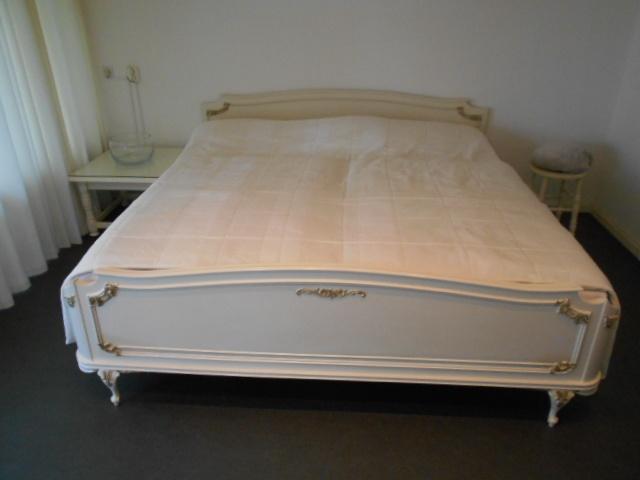 PRACHTIGE BED OMBOUW 180X200  MET 4 SPIRAAL STEUNEN, Huis en Inrichting, Slaapkamer | Bedden, Ophalen, Gebruikt, Tweepersoons