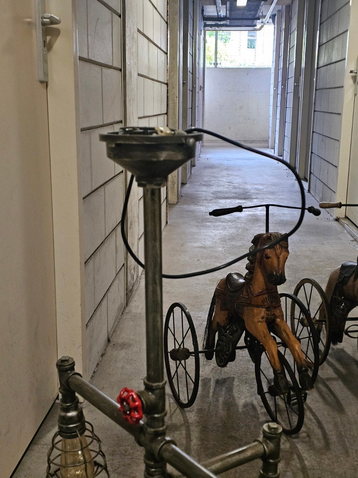 Loodgieters lamp iets aparts, ophalen 60, 00 euro, Ophalen of Verzenden, Zo goed als nieuw, Metaal, 50 tot 75 cm