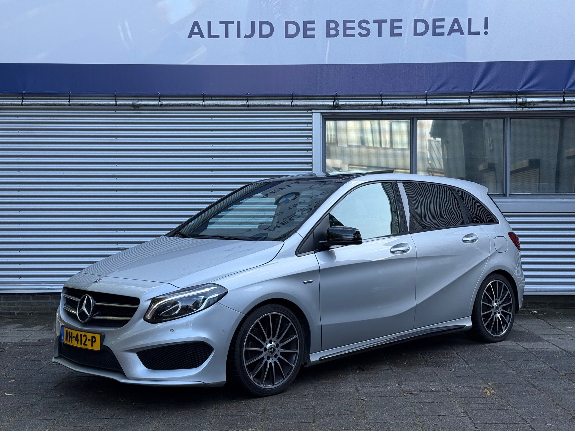 Mercedes-Benz B-klasse 180 Business Solution AMG l Pano l Au, Auto's, Lichtsensor, 1325 kg, Gebruikt, 4 cilinders