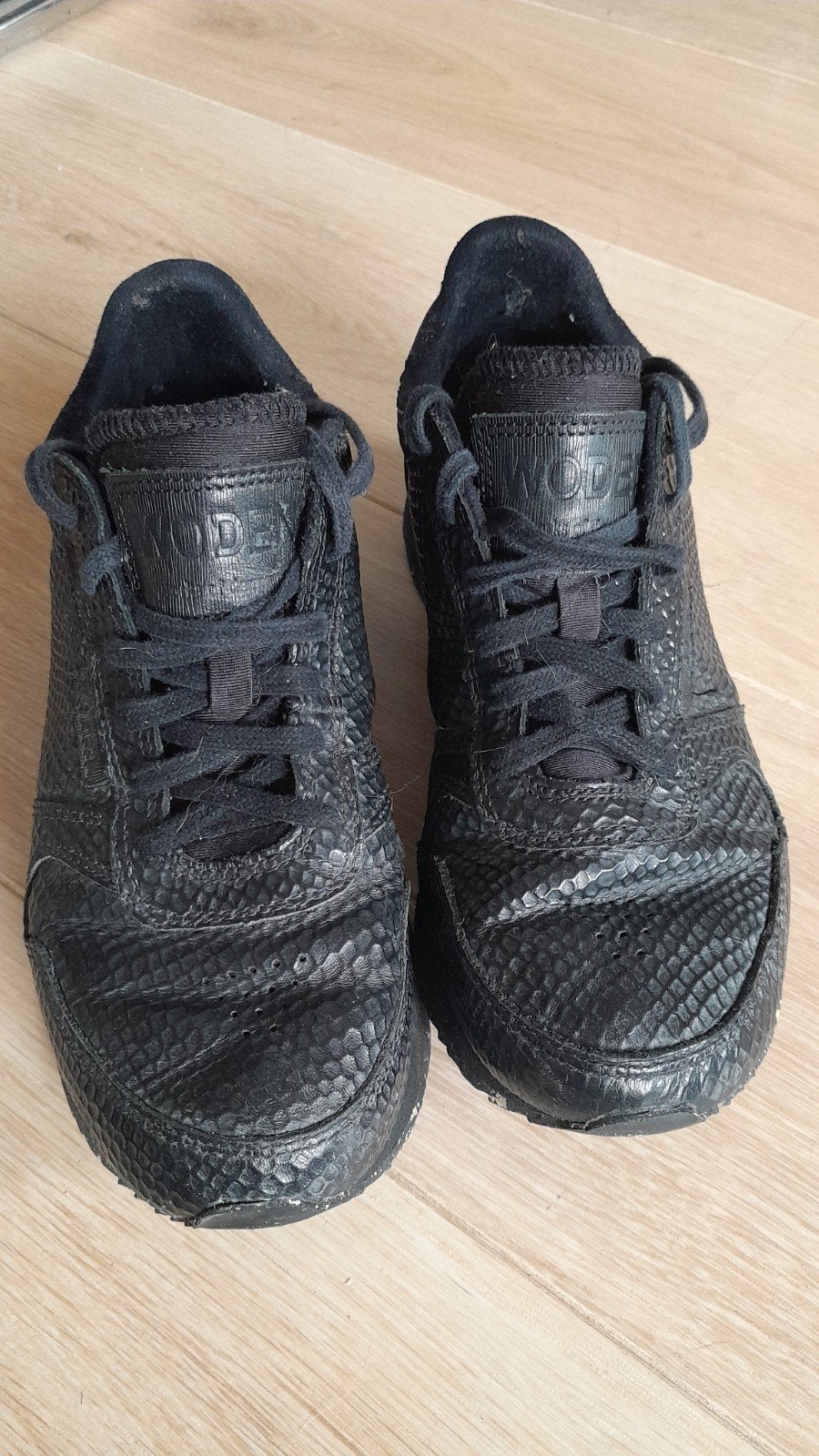 Woden sneakers met slangenprint in mt 39, Zwart, Ophalen of Verzenden, Sneakers of Gympen, Woden