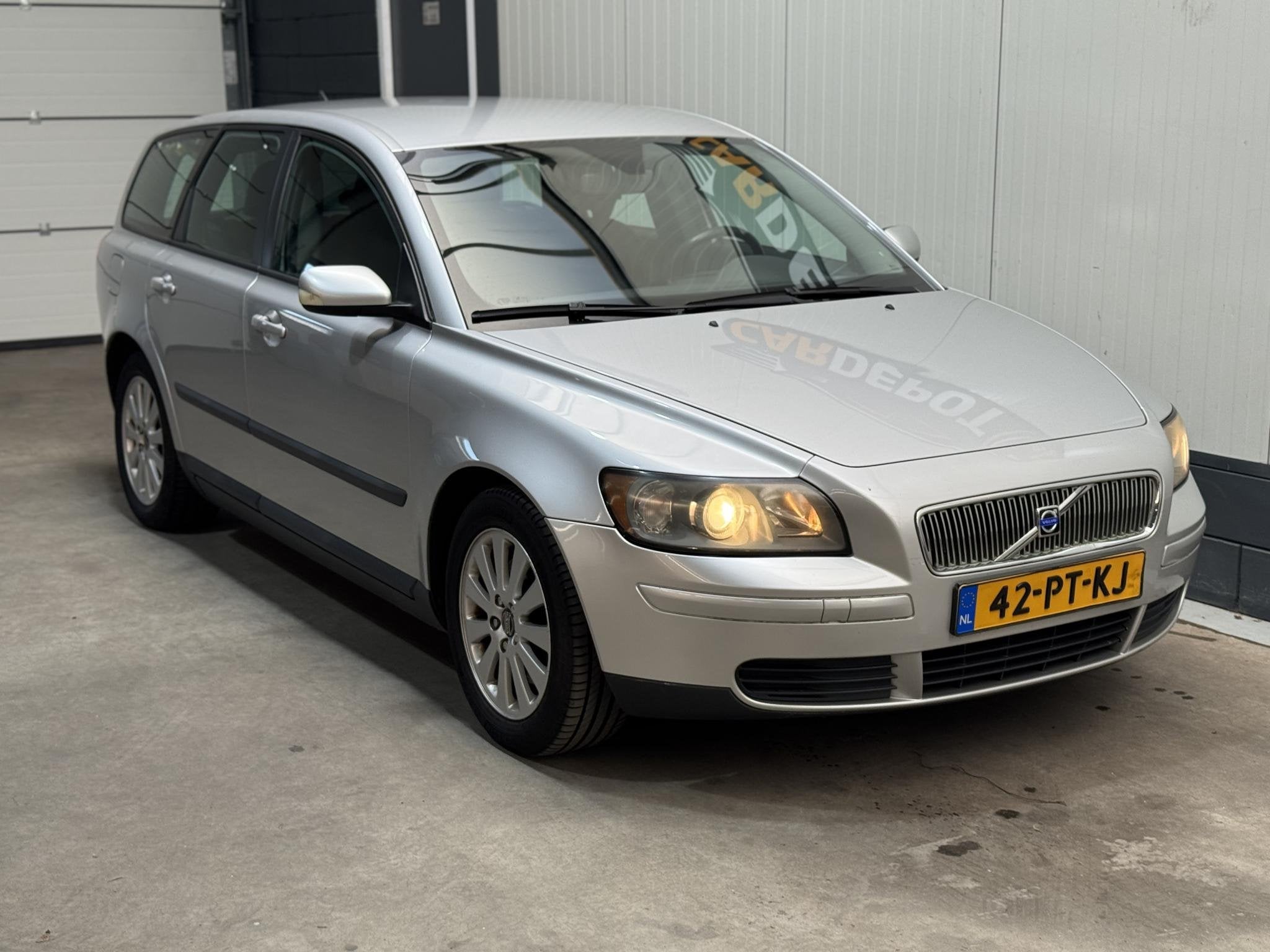 Volvo V50 2.4 Kinetic Super Netjes, Stof, Gebruikt, 700 kg, Origineel Nederlands