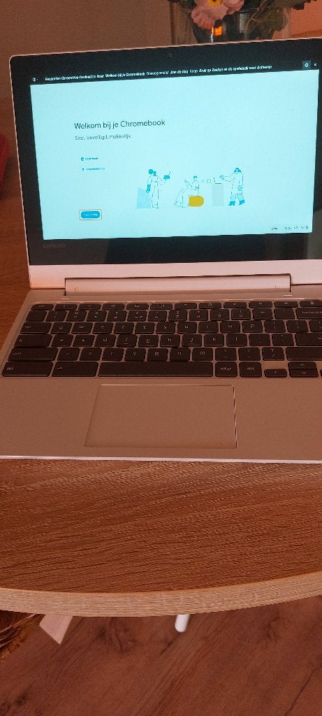 Lenovo Chromebook C330, Ophalen, 4 GB of minder, Touchscreen, Zo goed als nieuw