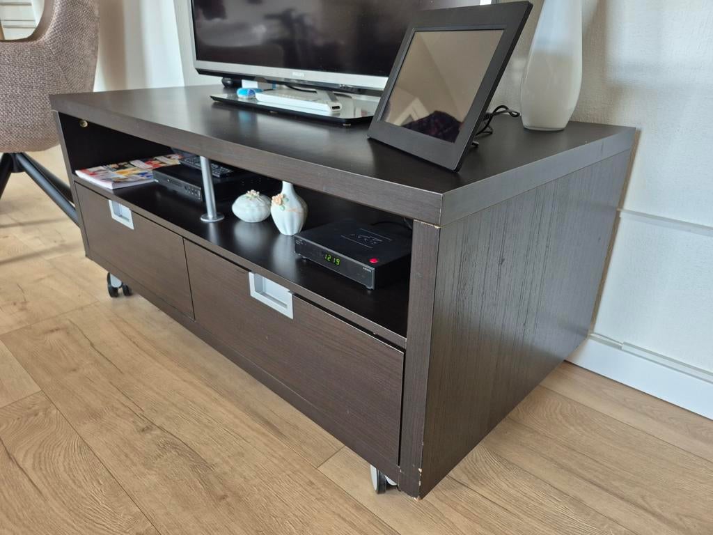 Donkerbruin tv-kastje (Ikea) GRATIS AFHALEN, Ophalen, Gebruikt, 100 tot 150 cm, Minder dan 100 cm