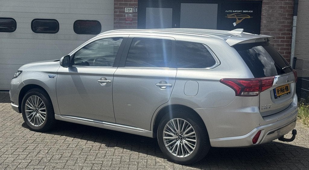 Mitsubishi Outlander 2.4 PHEV Intense+ Afn. Trekhaak/ 2 Laad, Automaat, Euro 6, 4 cilinders, 1865 kg