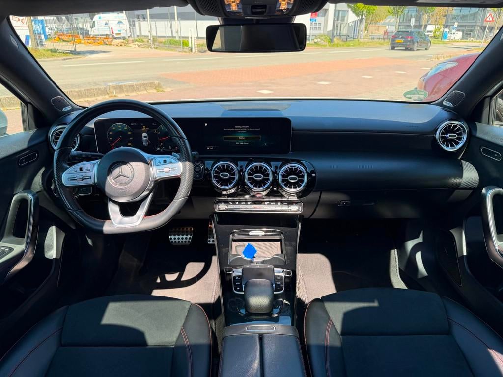 Mercedes-Benz A-klasse 200 Launch Edition Premi Plus AUT|PAN, 12 maanden, Gebruikt, Euro 6, 4 cilinders