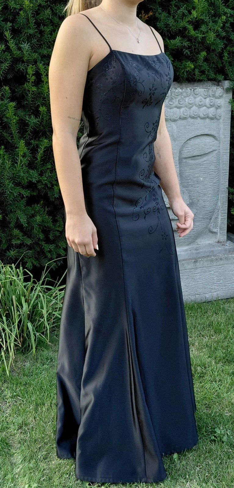 Elegante Zwarte Galajurk met Rugvetering, Kleding | Dames, Jurken, Zwart, Ophalen of Verzenden, Zo goed als nieuw, Maat 36 (S)