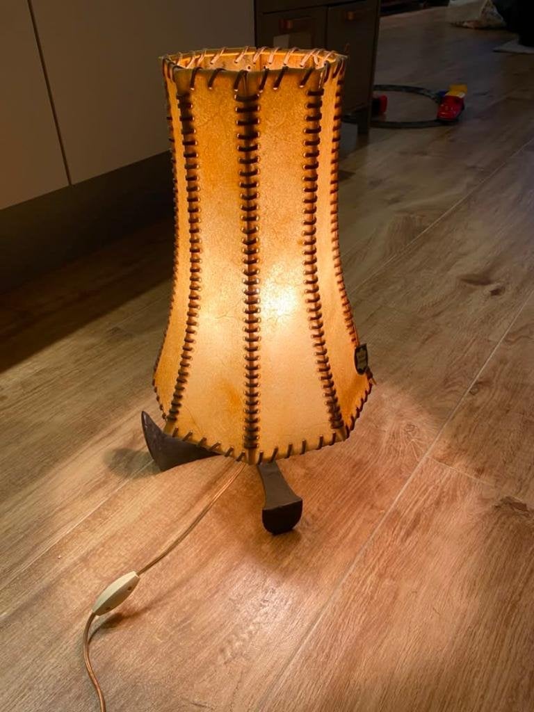 Klassieke schemerlamp, leren kap op originele schoenen leest, Overige merken, Natuurlijk materiaal, Beige, Nieuw