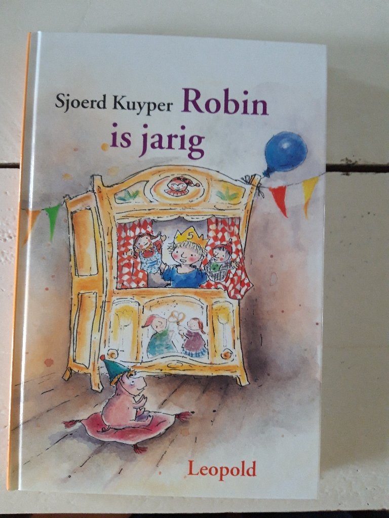 Robin is jarig - Sjoerd Kuyper, Ophalen of Verzenden, Zo goed als nieuw, Sjoerd Kuyper, Fictie algemeen