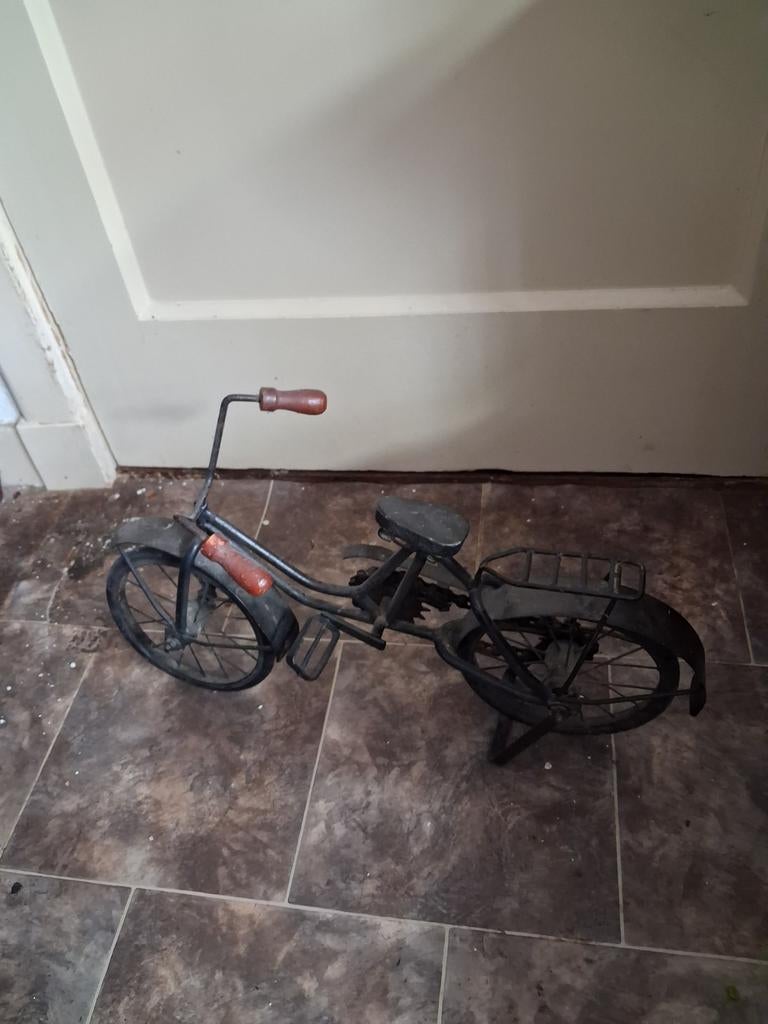 Te koop modelbouw van een fiets. Het heeft een standaard., Ophalen of Verzenden, 1:50 tot 1:144