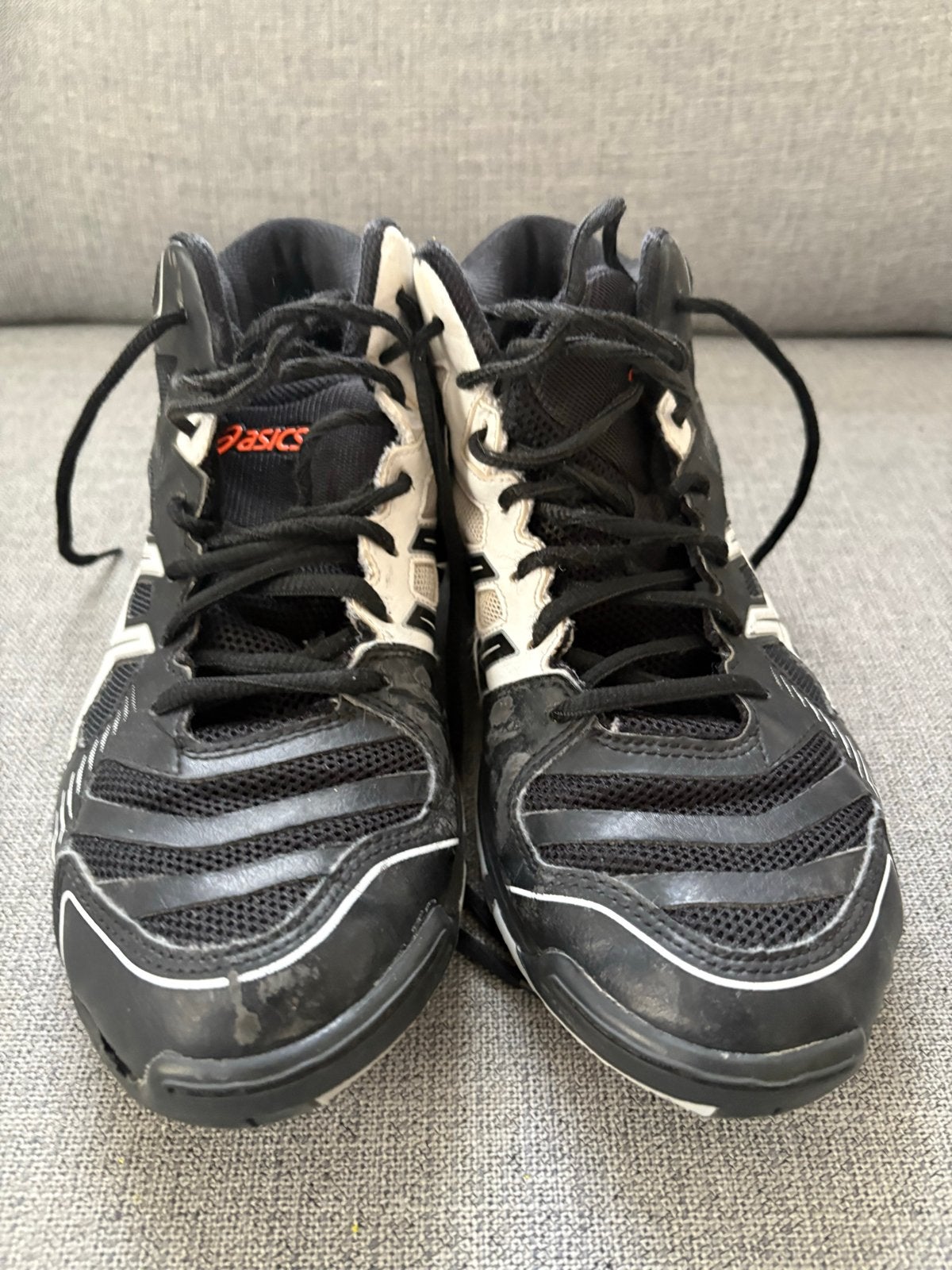 ASICS zaal/korfbalschoenen- Maat 40.5 - Zwart/Wit, Ophalen of Verzenden, Zo goed als nieuw, Schoenen