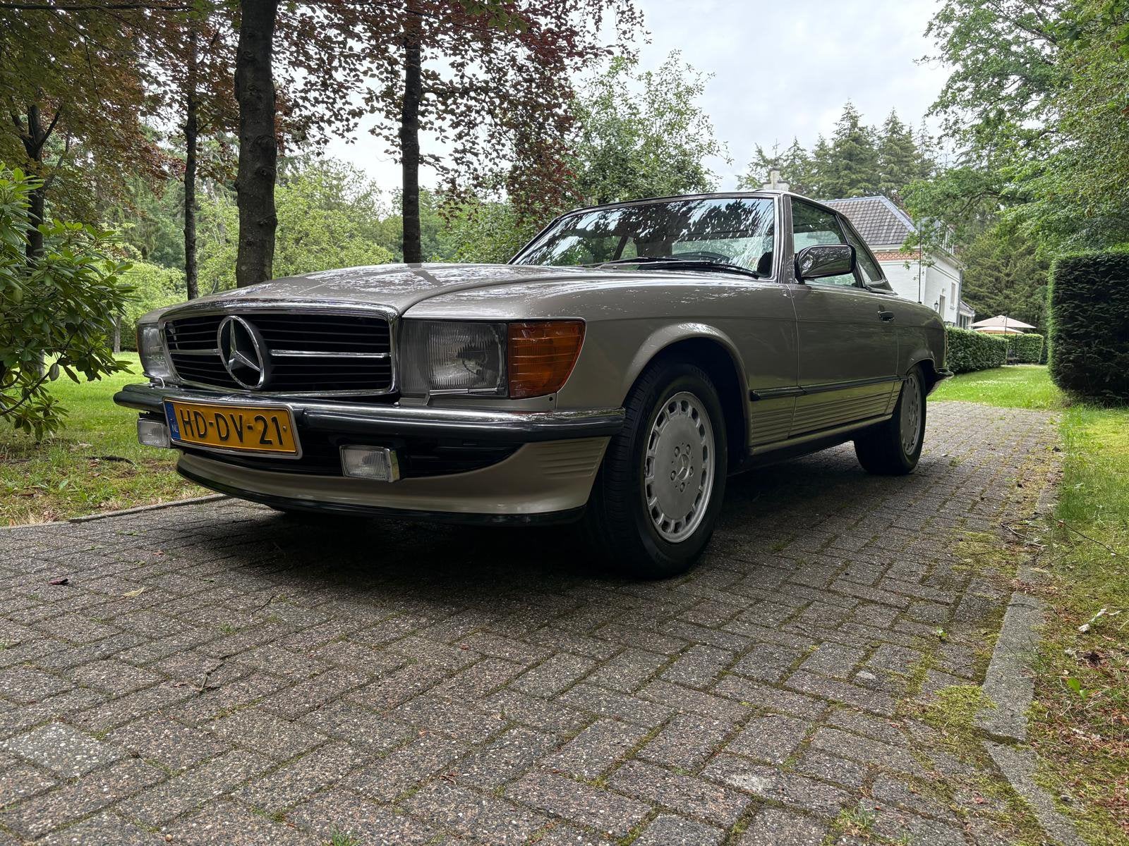Mercedes-Benz 500 SL AUT 1986 Beige, Automaat, 232 pk, 4973 cc, 8 cilinders