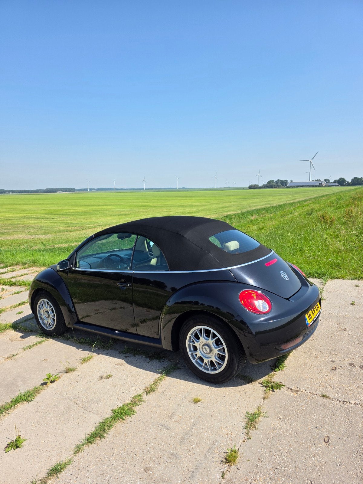 VW NEW Beetle 1.6 Cabriolet 75KW 2007 Zwart, 4 cilinders, Cabriolet, 4 stoelen, Zwart