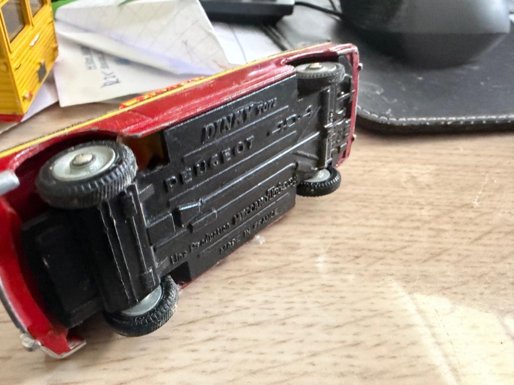 Dinky Toys Peugeot 404 Pinder met caravan - Zeldzaam, France, Gebruikt, Auto, Dinky Toys